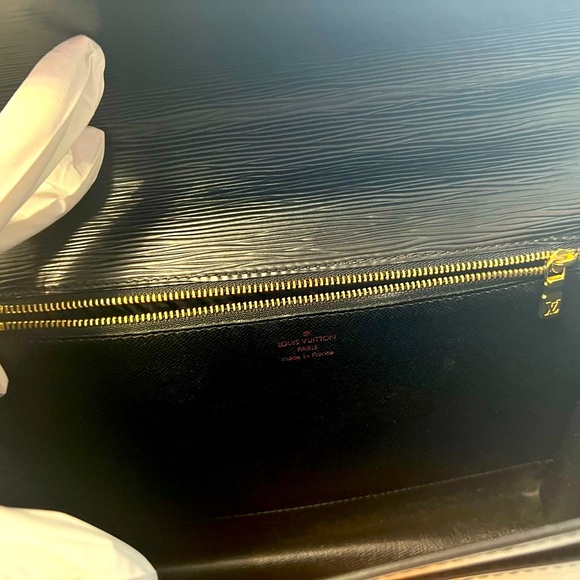 LOUIS VUITTON Epi Serviette Conseiller Black
BRIEFCASE - Picture 5 of 8